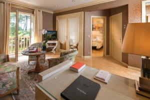 Post Office Relay - Luxurious Accommodations