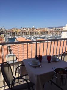 Private Suite of the Old Port of Marseille Balcony - Key Amenities