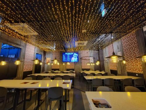 Q FOX BLACK DIAMOND HOTEL - Amenities and Services