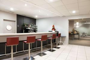 Quality Hotel Pau Centre Bosquet - Prime Location and Accessibility
