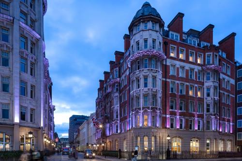 Radisson Blu Hotel, London Tottenham Court Road - Formerly Kenilworth - Location Highlights