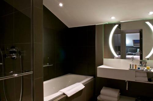 Radisson BLU Hotel Nantes - Architectural Highlights and Design