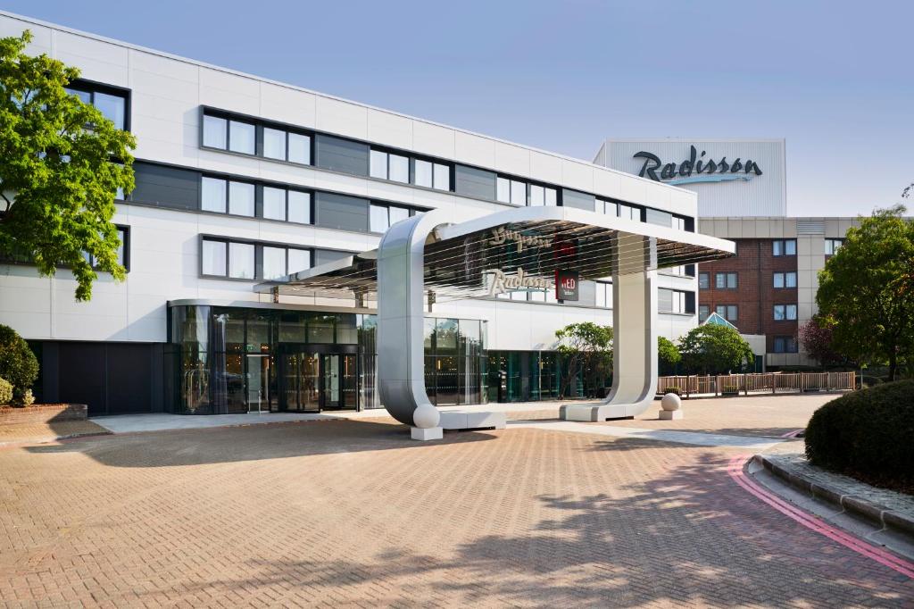 Radisson Hotel and Conference Centre London Heathrow - Location Details