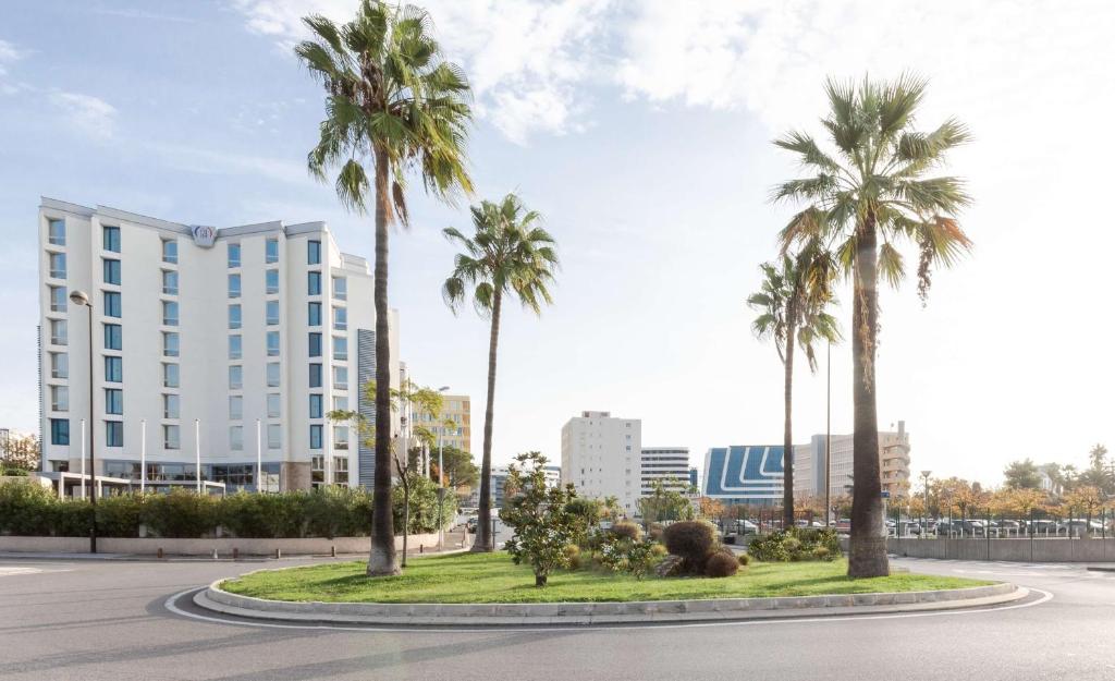 Radisson Hotel Nice Airport - Amenities and Services