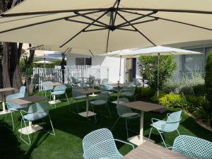 Residence Carlton - Renovated With Pool - Property Features