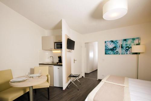 Residhome Neuilly Bords De Marne - Location and Accessibility