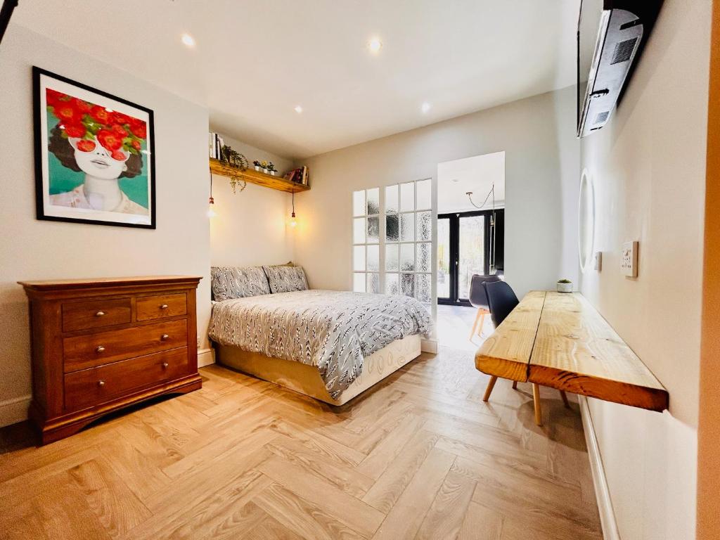 Rest Boutique Acton - Amenities and Features