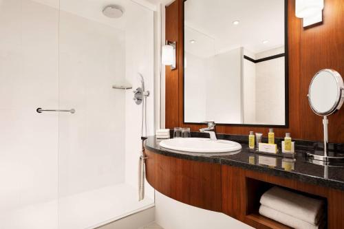 Riviera Marriott Hotel La Porte De Monaco - Room Features and Amenities