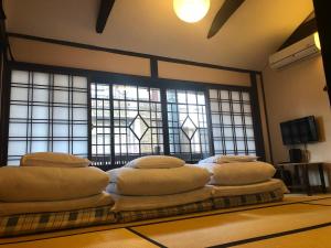 Roman Kan - Room Types and Accommodations