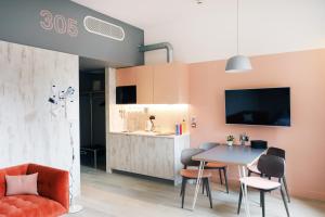 Room2 Southampton Hometel - Location and Nearby Attractions