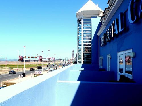 Royal Carlton Hotel - Location and Accessibility