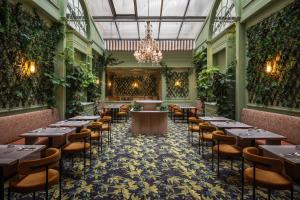 Royal Garden Champs-Élysées - Location Highlights