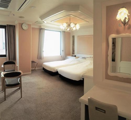 Royal Hotel Shinokubo - Room Types and Amenities