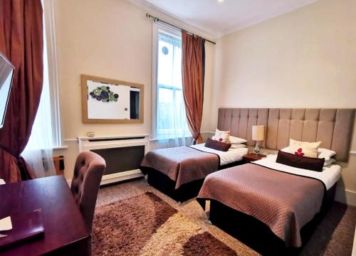 Rushmore Hotel - Location and Accessibility