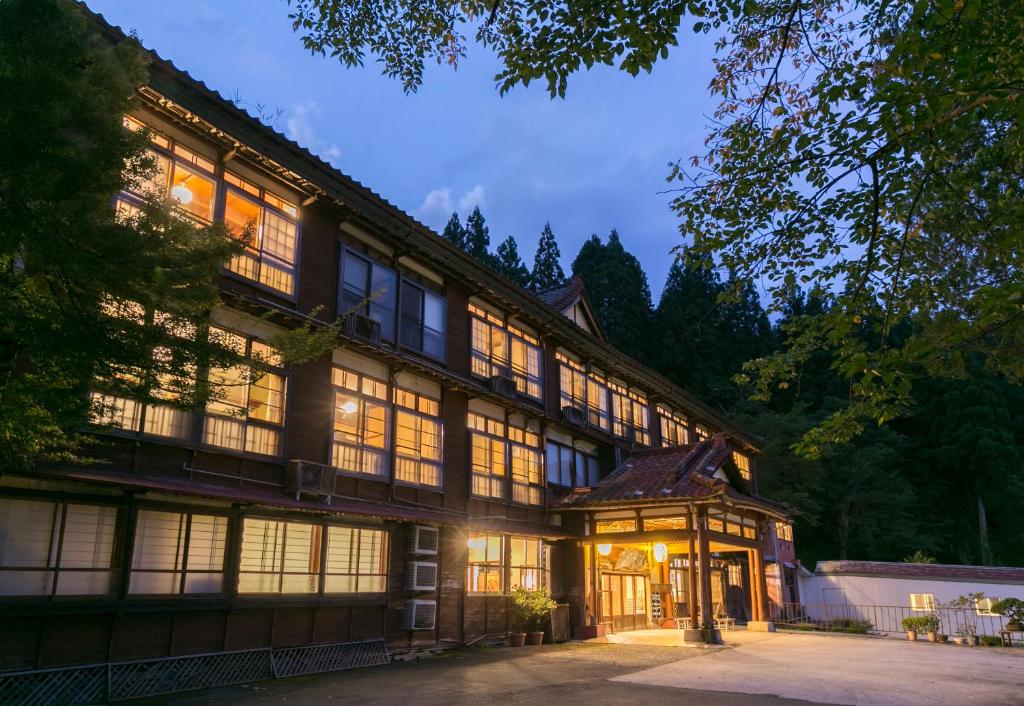 Where to Stay in Matsunoyama Onsen, Tokamachi? 2 Best Hotels