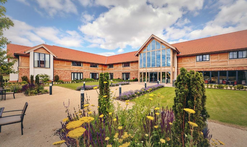 Sandburn Hall Review
