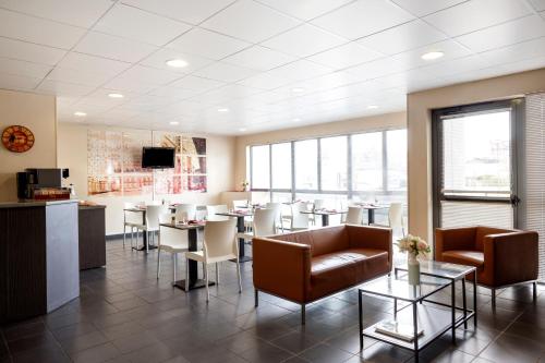 Sejours & Affaires Paris Vincennes - Apartment Features and Amenities