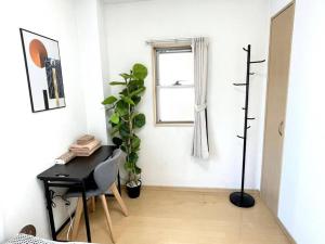 Shante Takeda 42 - Room Features and Amenities