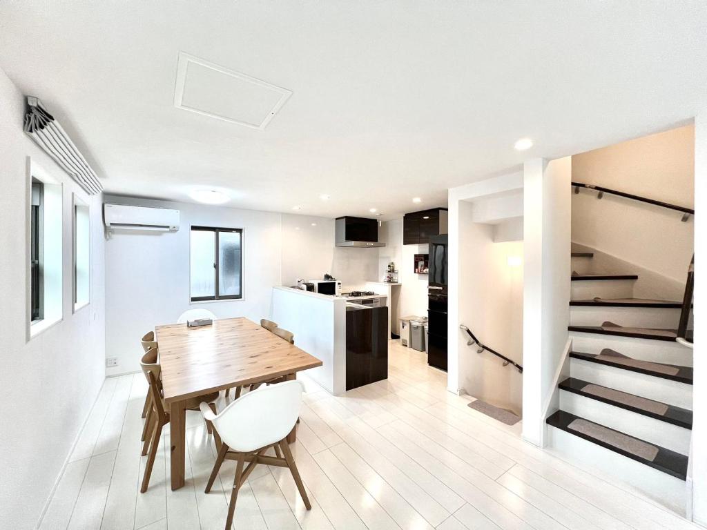 Shinjuku House - Space and Comfort Combined