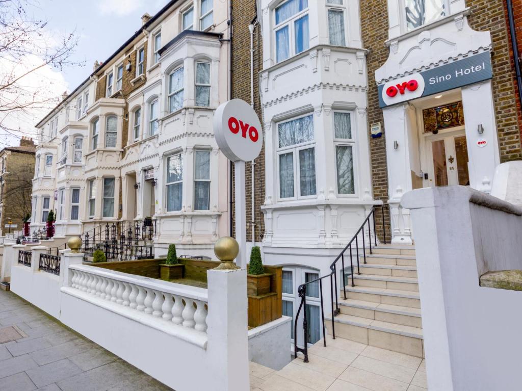 Sino Hotel - Location and Accessibility