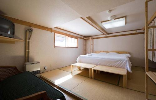 Slowlife Lodge - Overview and Location