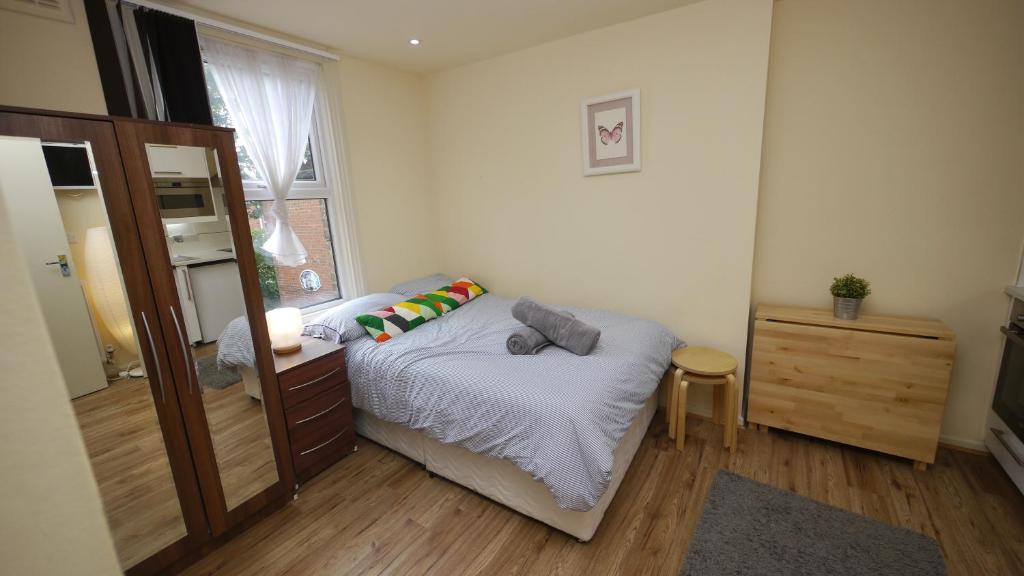 Studio 20 Ash - Guest Ratings