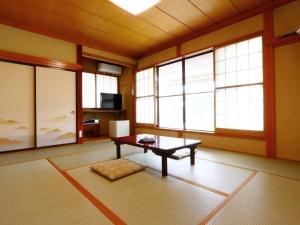 Takanoya - Amenities and Services