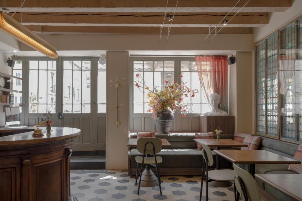 The Académie Hôtel Lyon - Amenities and Services Offered