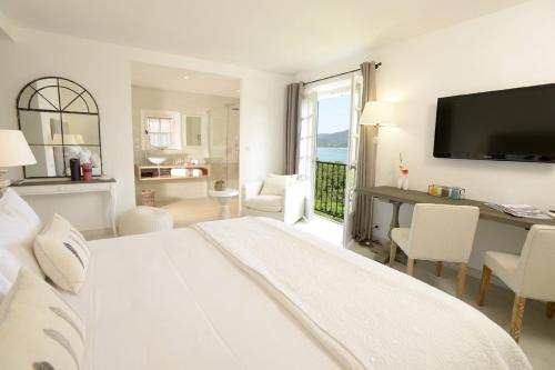 The Bastide of Antoine - Amenities and Services Offered