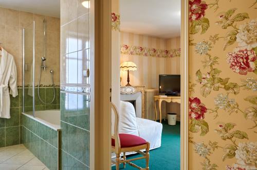 The Burgundy Enclosure - Amenities and Services Offered