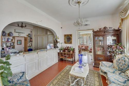 The Castle of Mei Lese - Accommodation Details