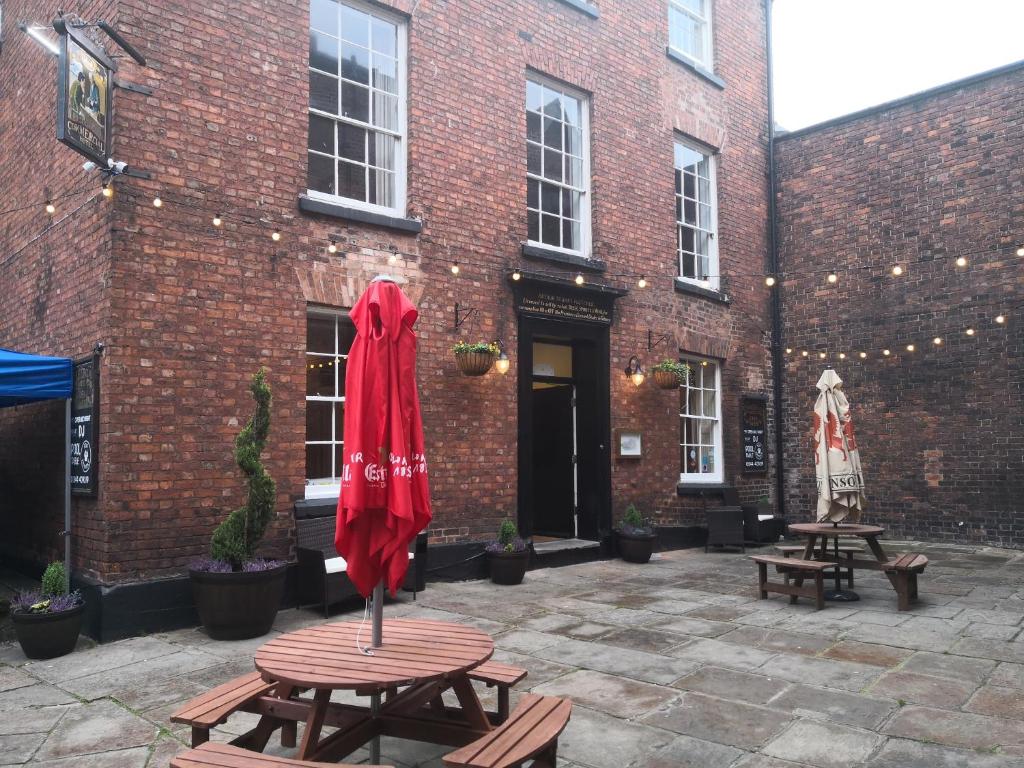 The Commercial Bar & Hotel Review