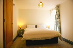 The George Wright Boutique Hotel, Bar & Restaurant - Amenities and Services
