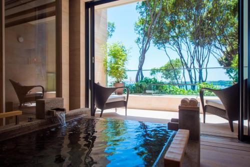 THE HIRAMATSU HOTELS & RESORTS KASHIKOJIMA - Location and Accessibility