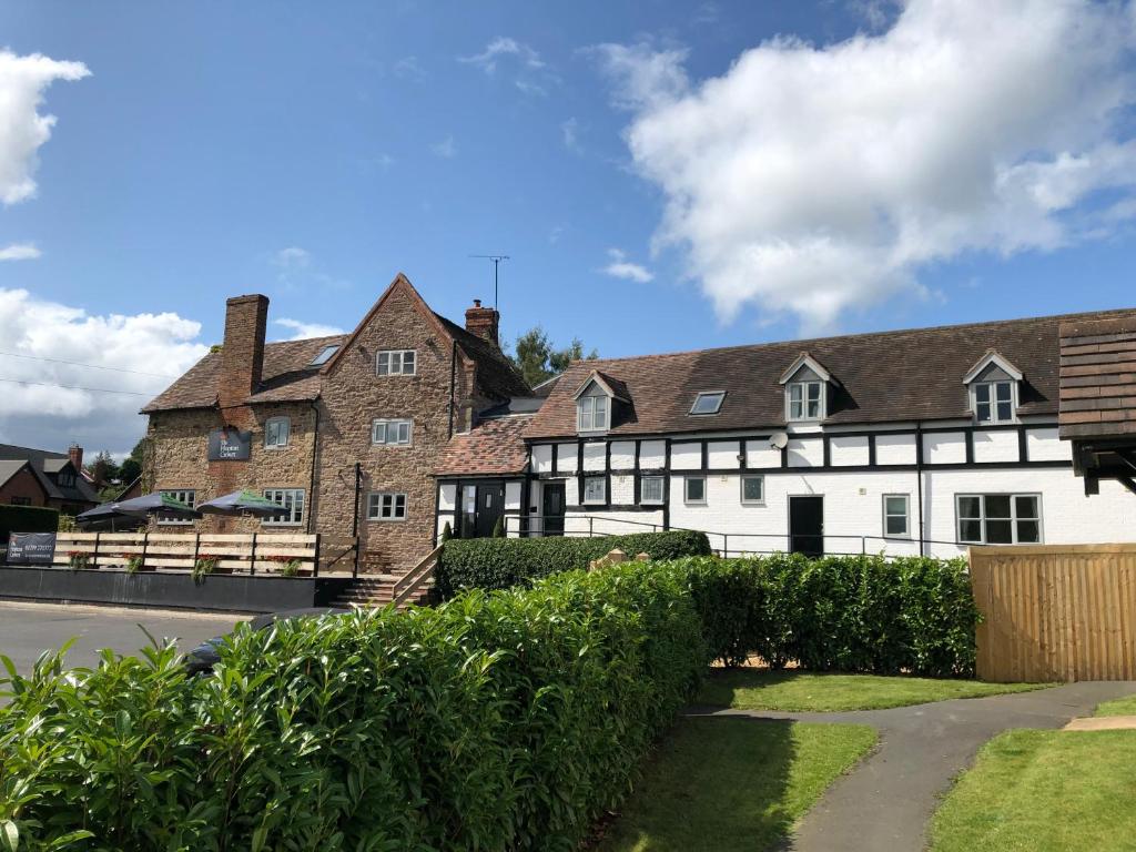 The Hopton Crown - Location and Accessibility