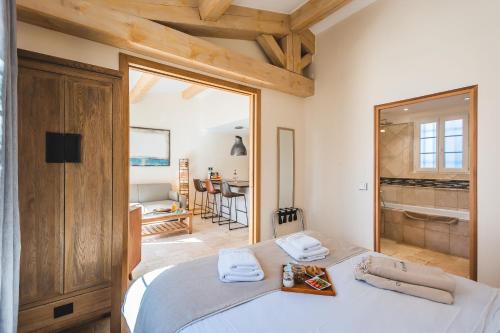 The Houses of the South - Features and Amenities