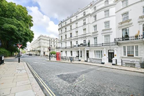 The J Hyde Park - Location and Accessibility