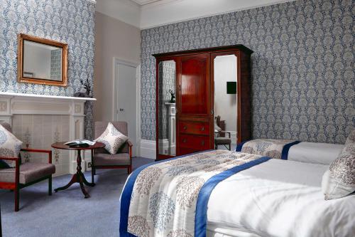 The Lansdowne, Eastbourne - Ideal Location