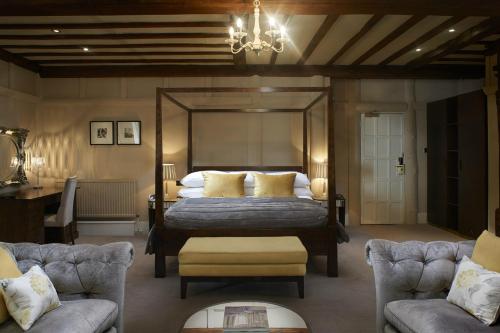 The Manor Elstree - Accommodations and Amenities