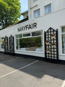 The Mayfair Hotel - Hotel Location and Proximity