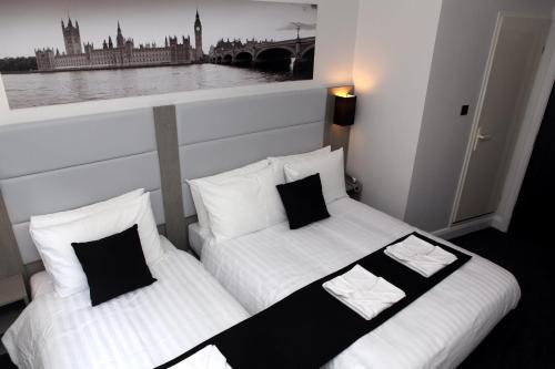 The Omega Hotel - Room Features and Amenities