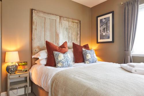 The Pavilion Arms - Room Types and Amenities