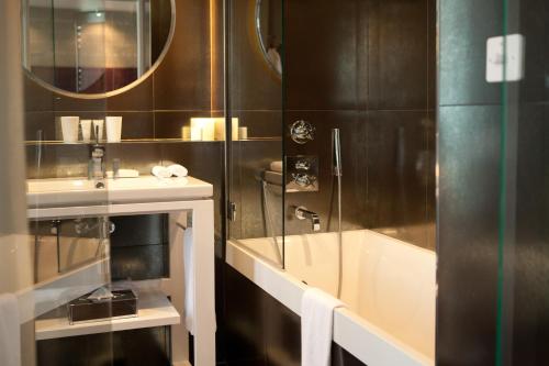 The Pavilion of Letters - Amenities and Services Offered