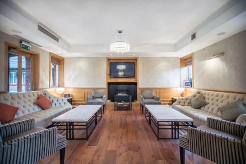 The Pillar Hotel - Amenities and Services
