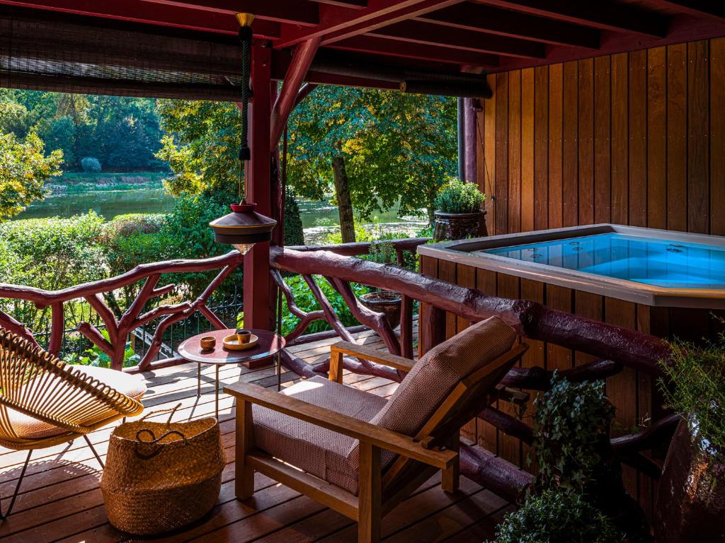 The Ponds of Corot - Attractions and Amenities