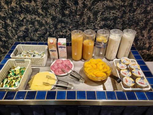 The Queens Hotel - Accommodation Details