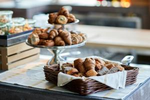 THE REIGN HOTEL KYOTO - Overview and Location