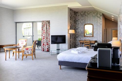 The Relay Saint Michael - Room Types and Amenities