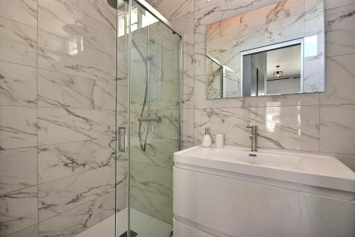 The Roofs of the Old Port - Activities and Attractions Nearby