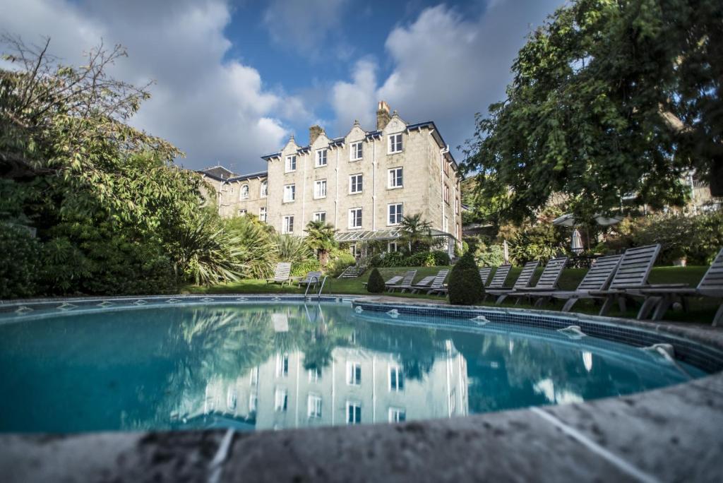 The Royal Hotel Review